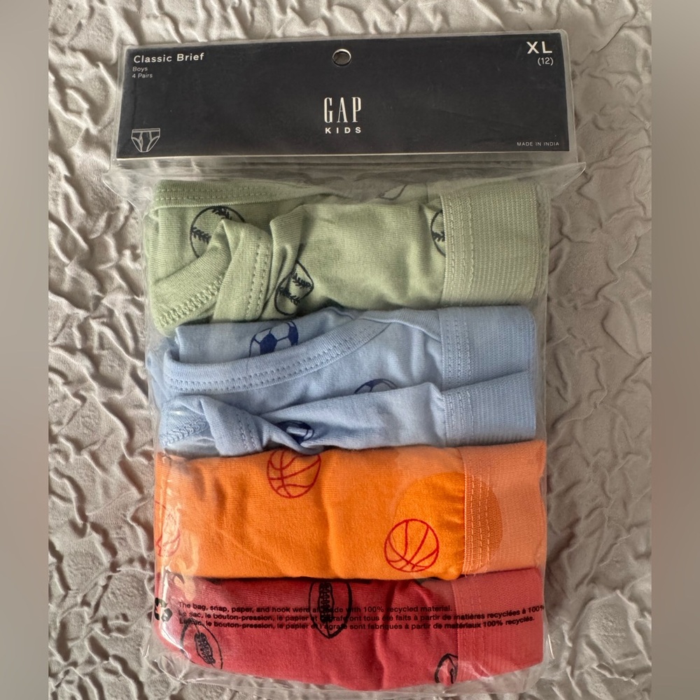 NWT Boys GAP Briefs underwear Size XL (12)